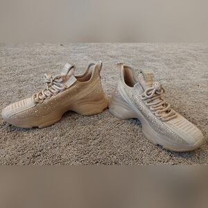 Steve Madden Womens Maxima Blush Multi Sneakers with Glitter Details. Size 8